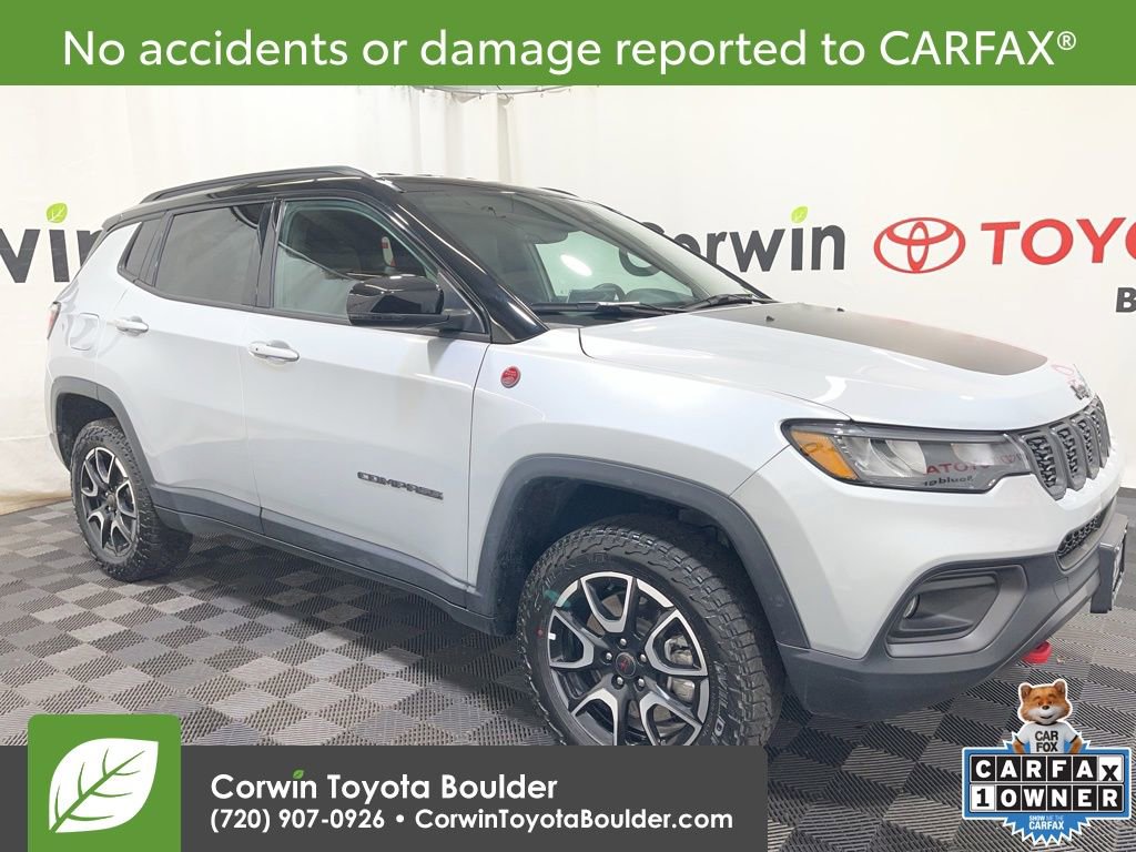 Used 2025 Jeep Compass Trailhawk image 1