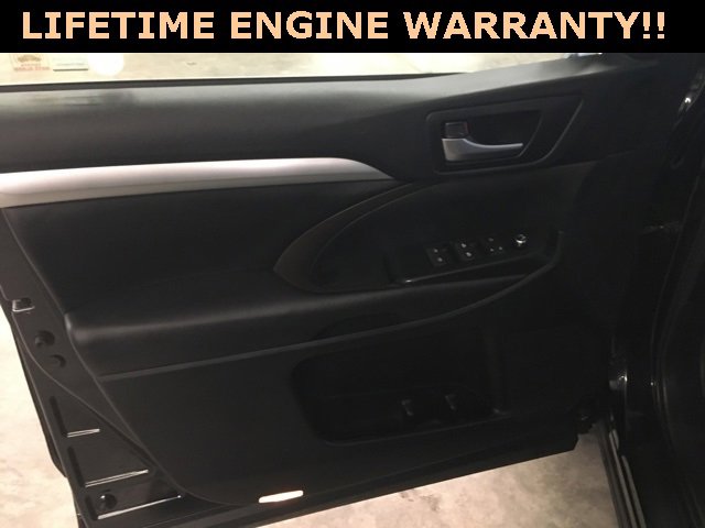 Used 2018 Toyota Highlander XLE image 12