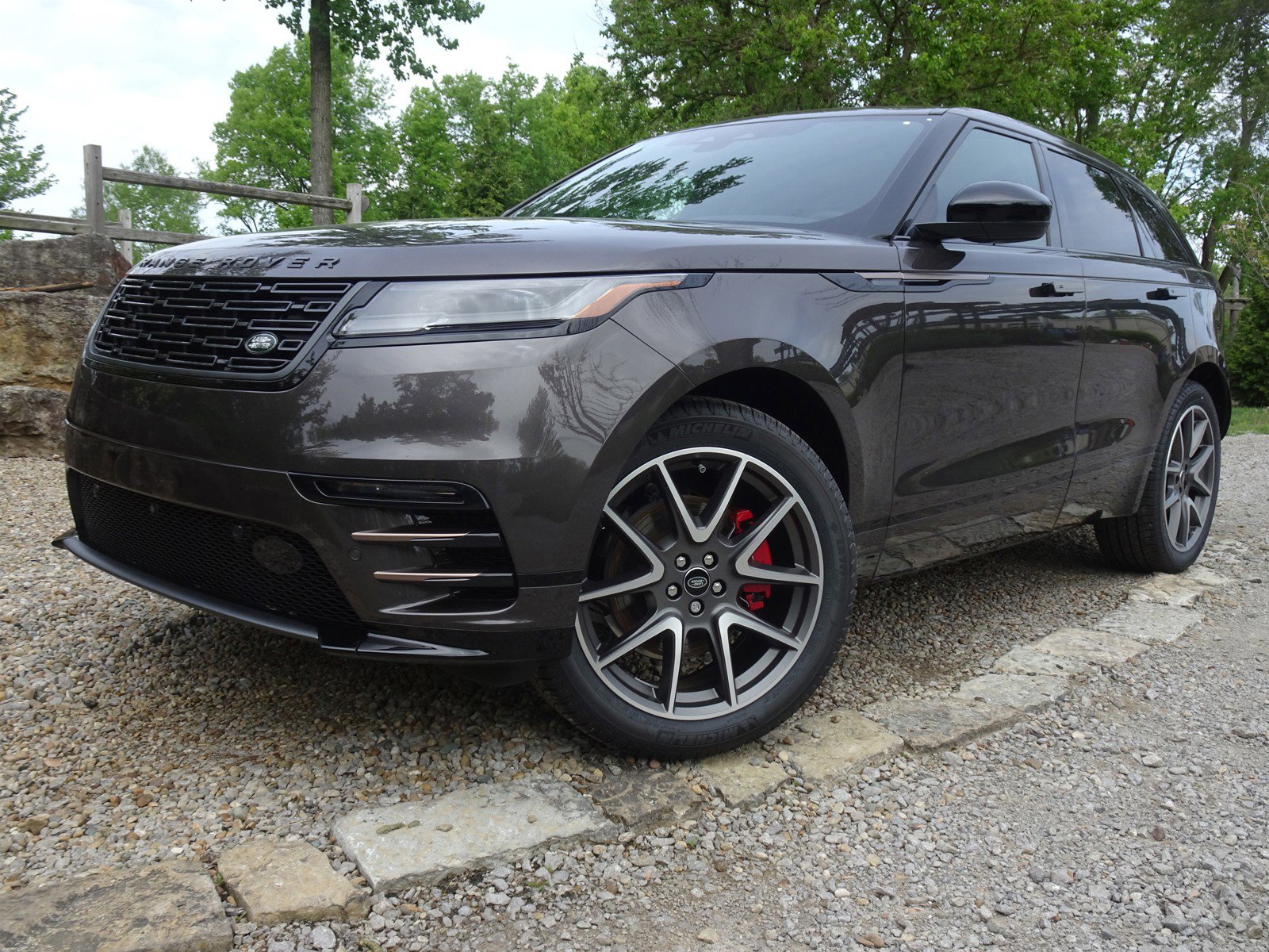 New 2025 Land Rover Range Rover Velar Dynamic SE image 1
