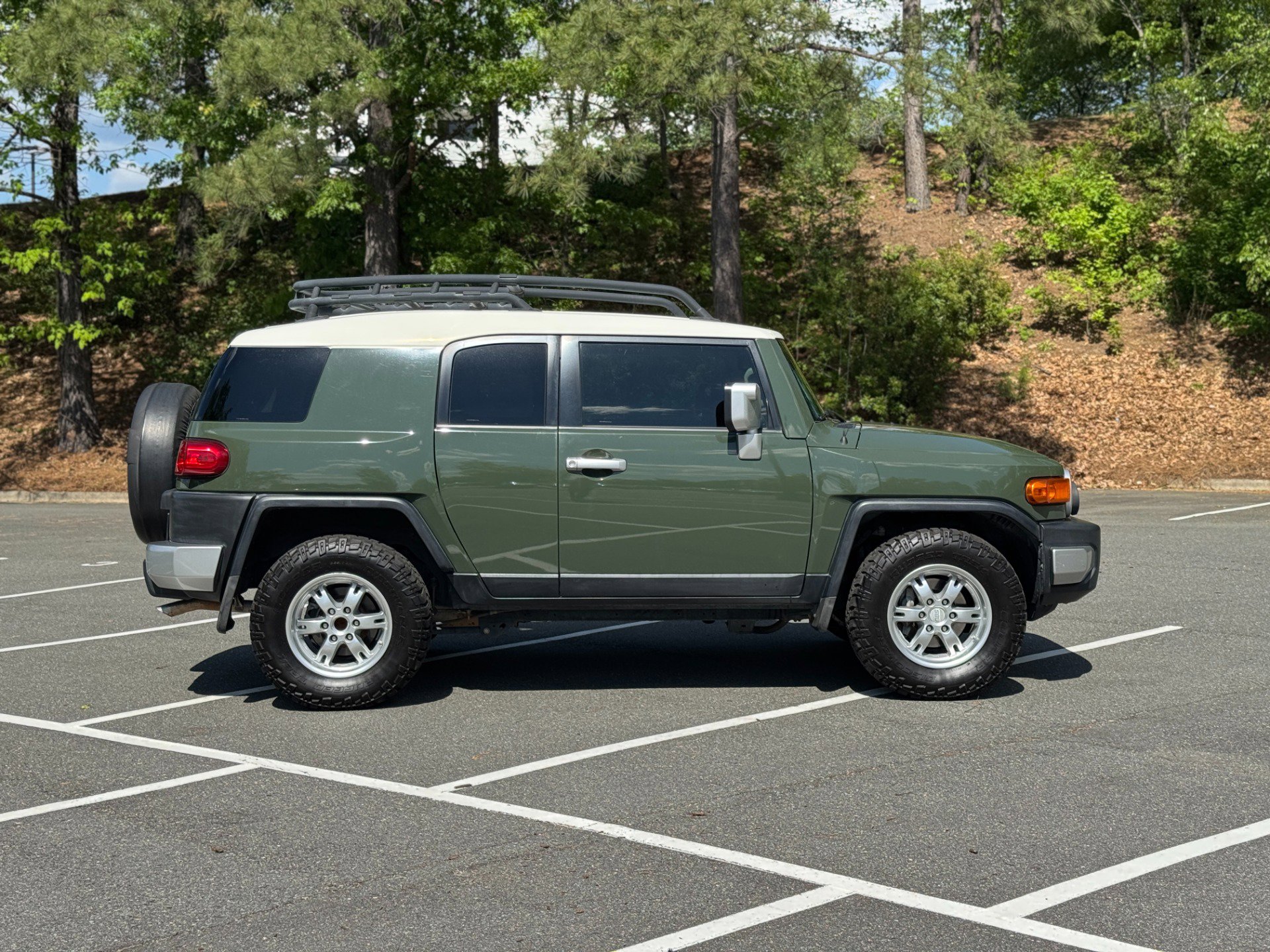 Used 2011 Toyota FJ Cruiser 2WD w/ Convenience Pkg image 14