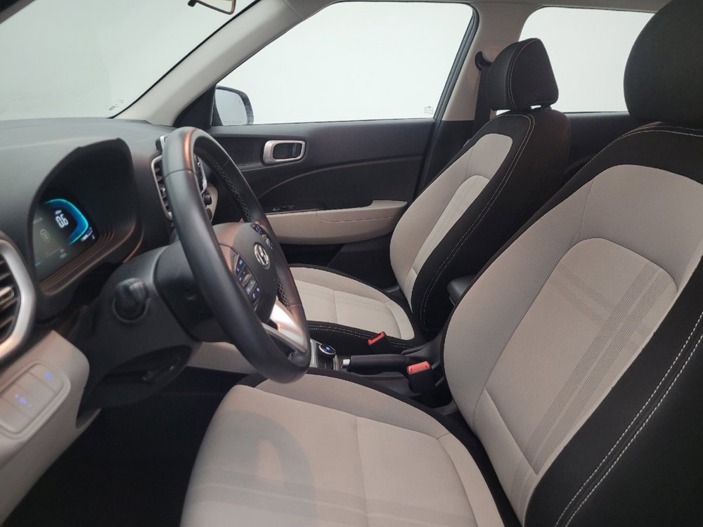 Used 2025 Hyundai Venue SEL FWD image 17