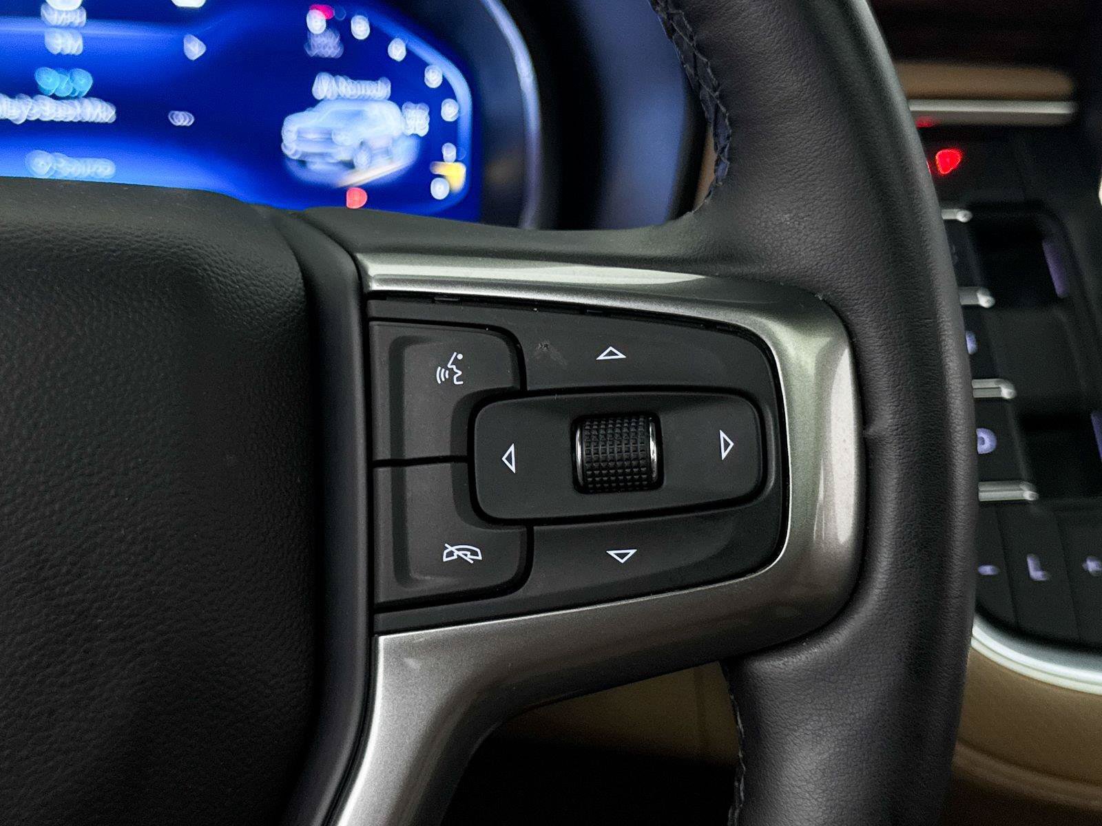 Used 2023 Chevrolet Tahoe Premier AWD/4WD image 39