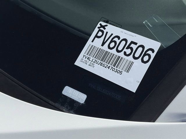 Used 2025 Volvo XC40 B5 Core image 34