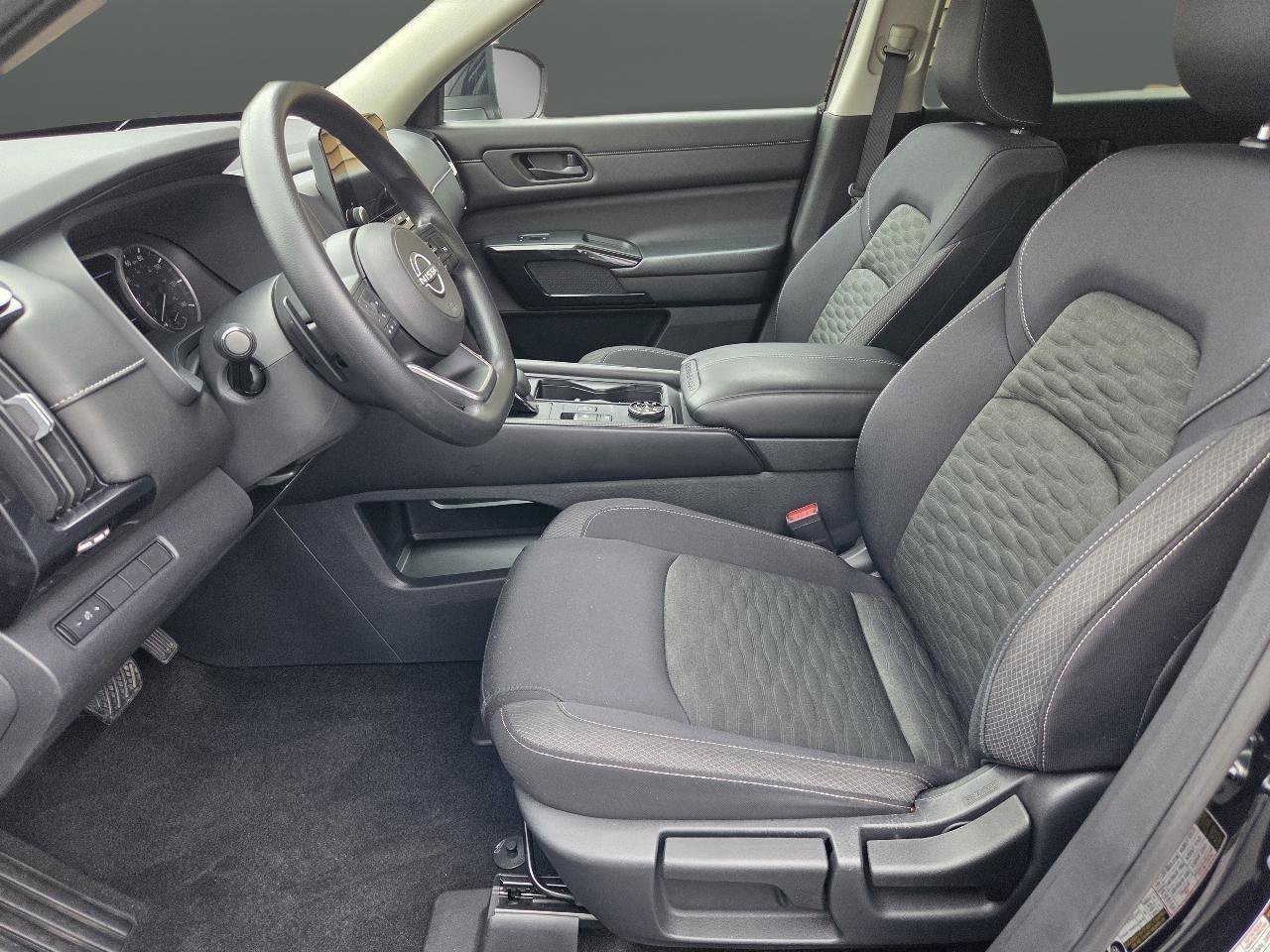 Used 2023 Nissan Pathfinder S AWD/4WD image 9