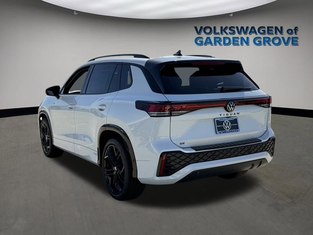 New 2026 Volkswagen Tiguan SE R-Line image 5