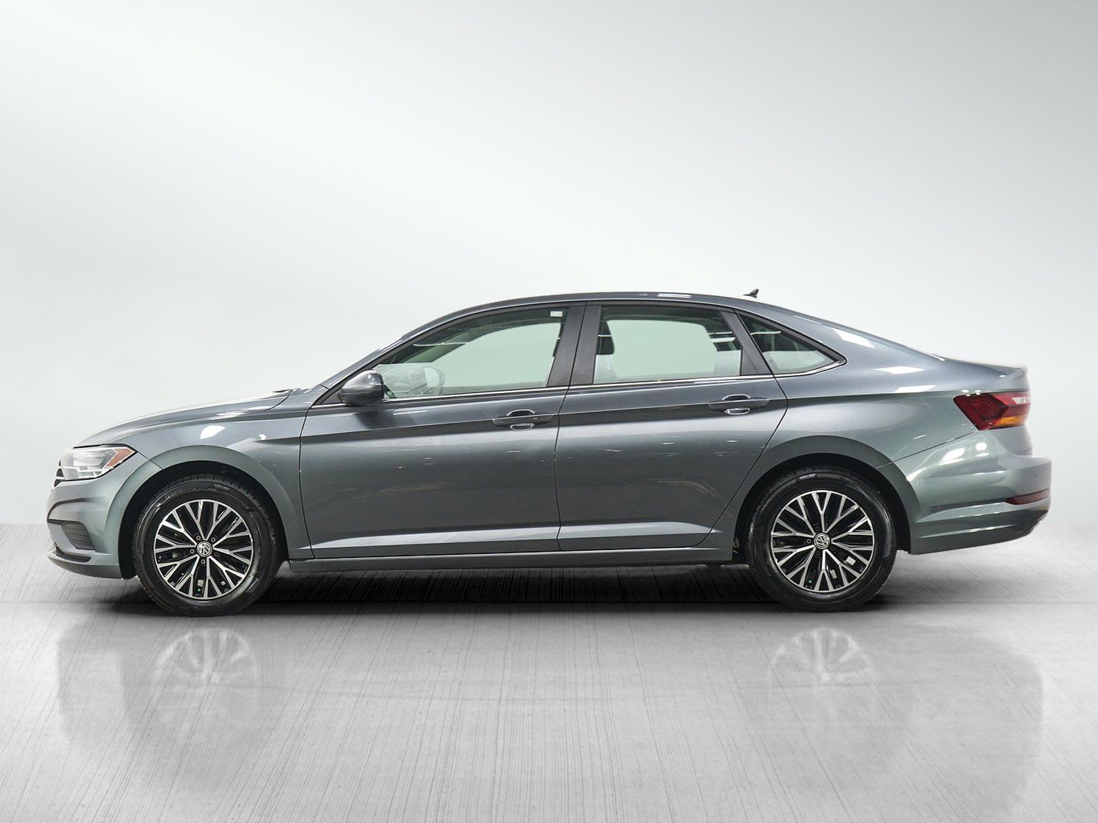 Used 2019 Volkswagen Jetta SE FWD image 2