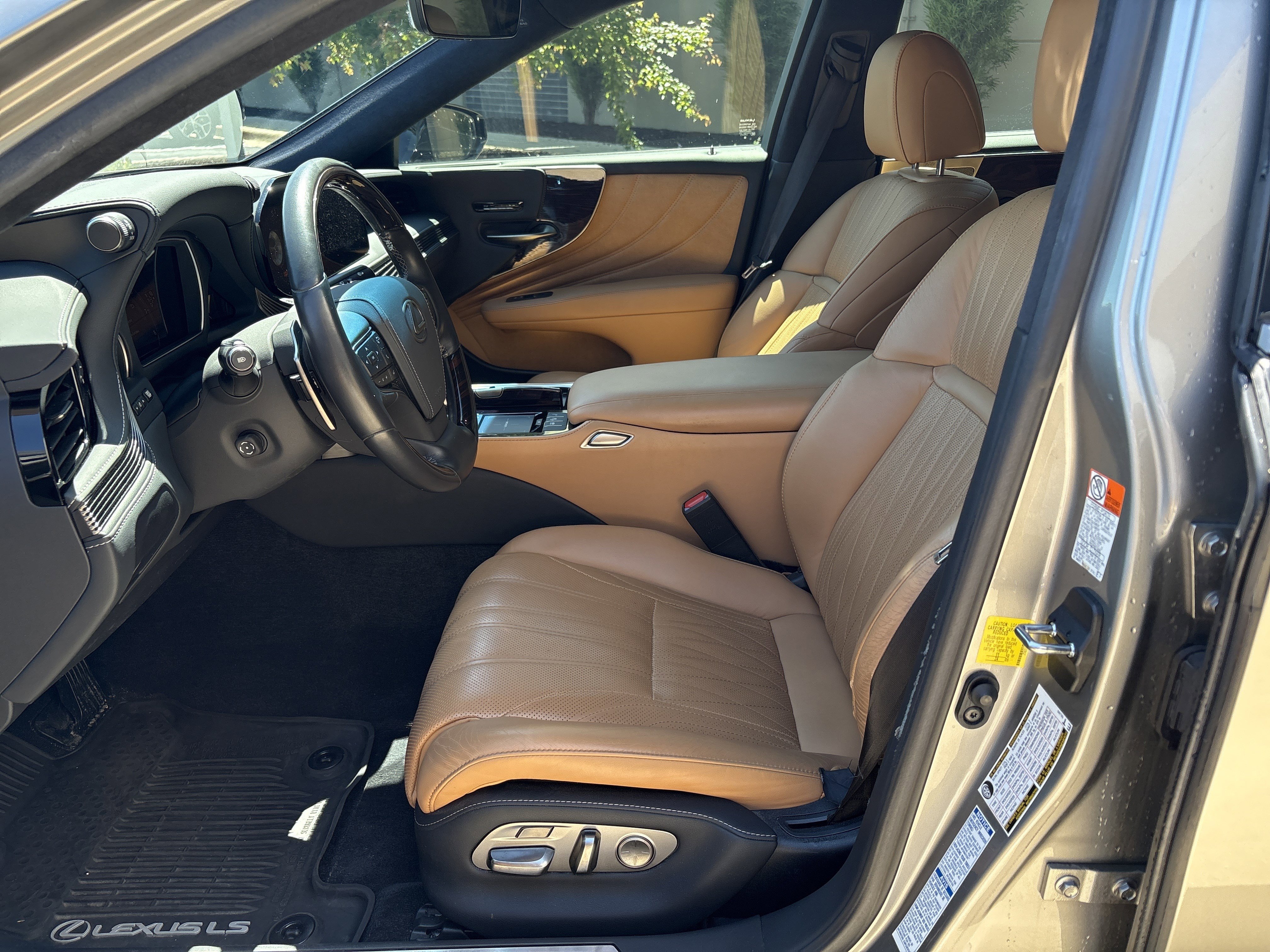Used 2021 Lexus LS 500 AWD w/ Interior Upgrade Package image 16