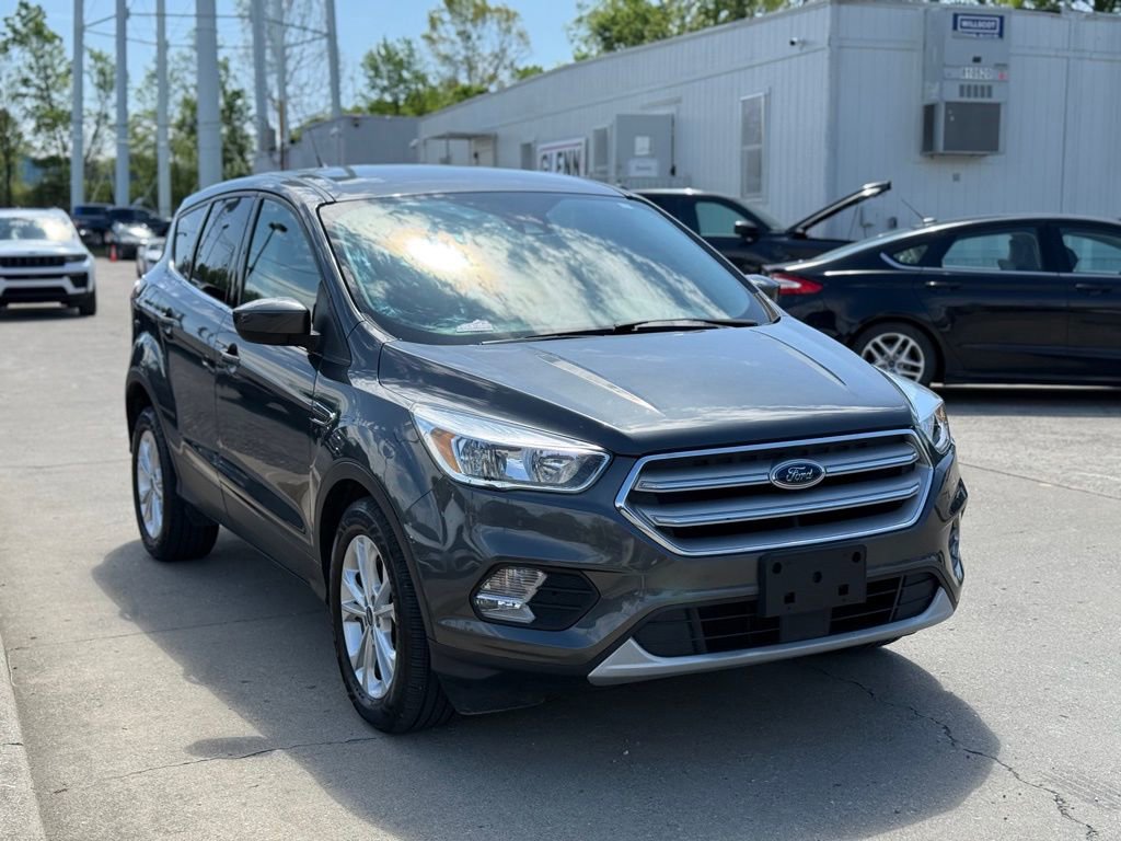 Used 2019 Ford Escape SE image 4