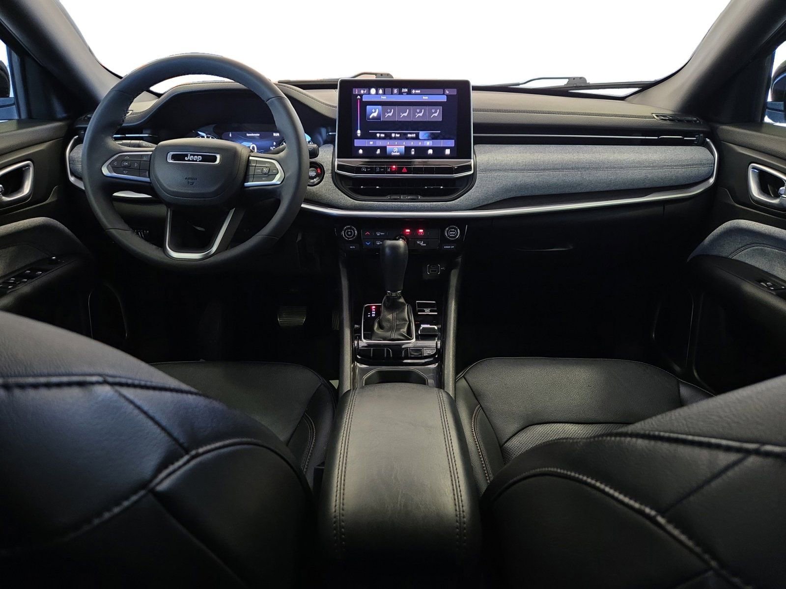 Used 2023 Jeep Compass Latitude image 10