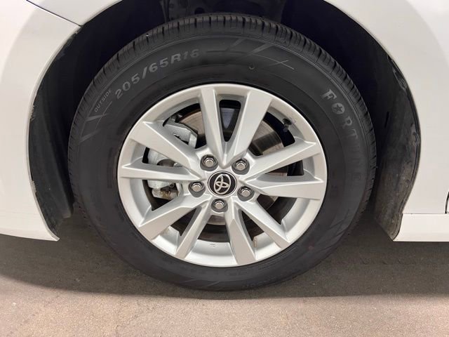 Used 2025 Toyota Camry LE image 28