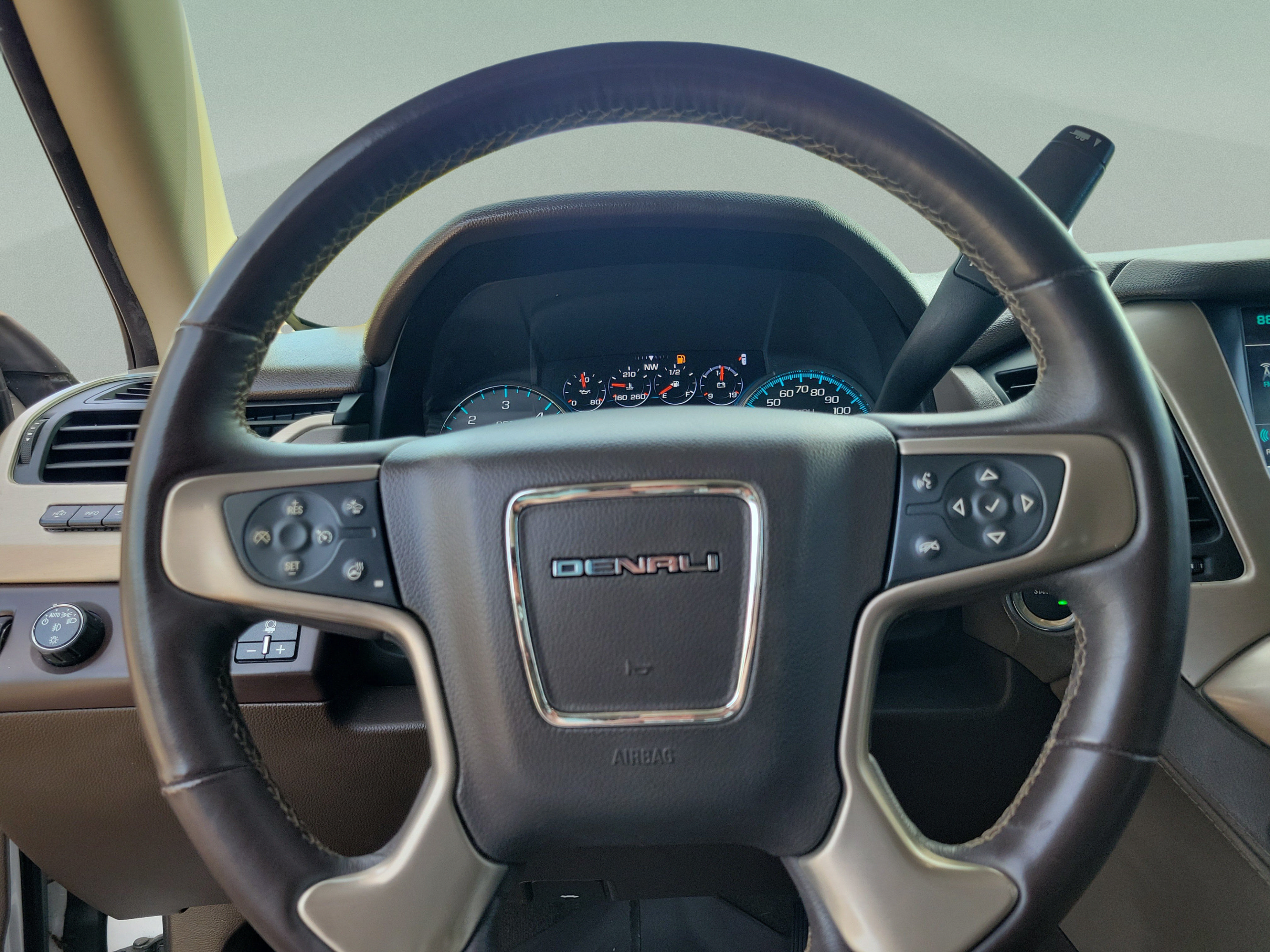 Used 2017 GMC Yukon Denali w/ Open Road Package RWD image 10