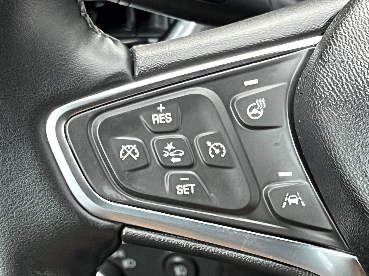 Used 2018 Chevrolet Equinox Premier image 25