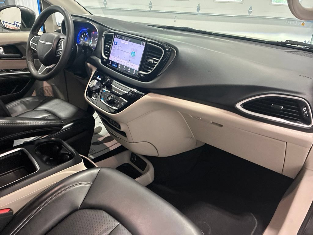 Used 2023 Chrysler Pacifica Touring-L FWD image 38