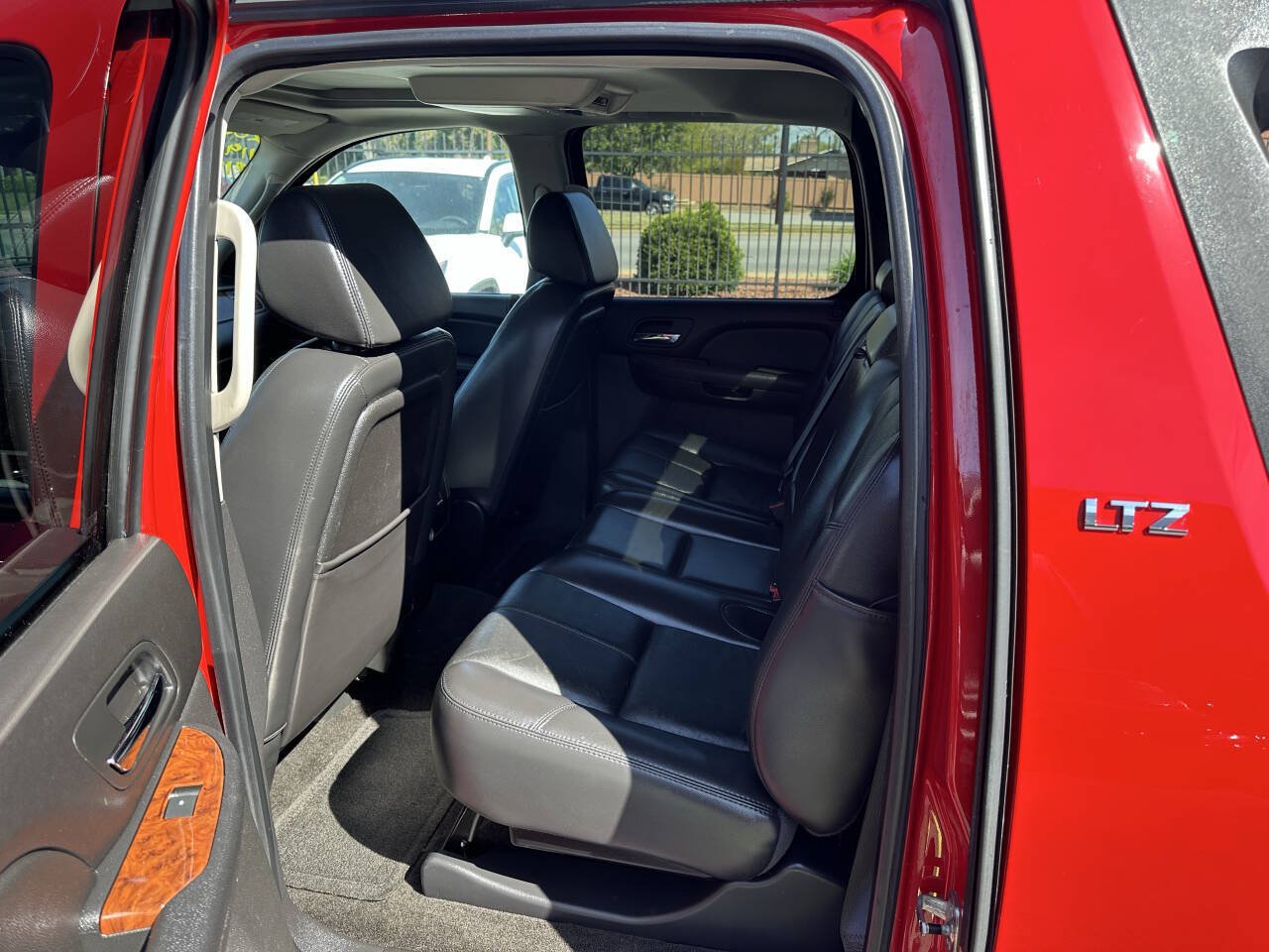 Used 2008 Chevrolet Avalanche LTZ w/ LTZ Preferred Equipment Group RWD image 12