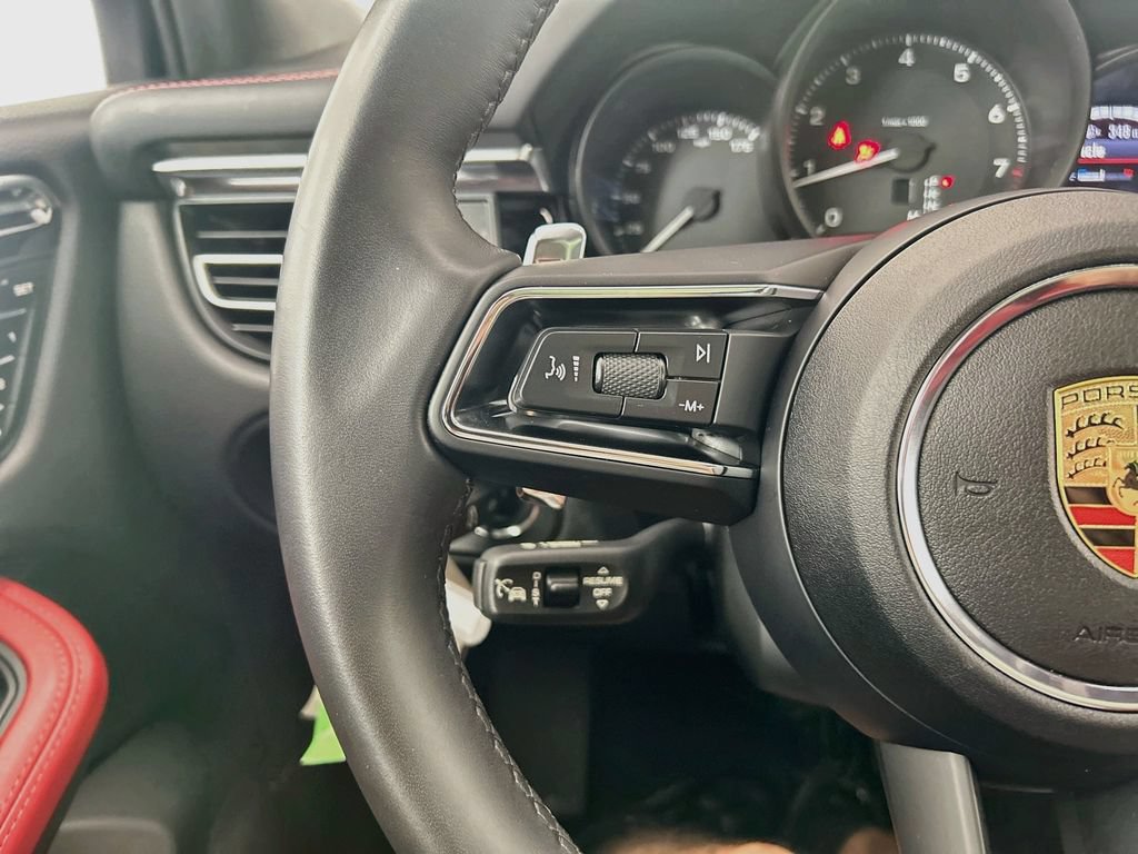 Certified 2025 Porsche Macan AWD/4WD image 13