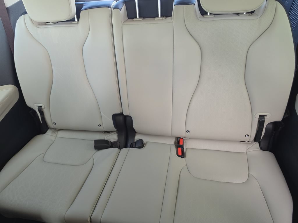 New 2026 Kia Carnival EX FWD image 18