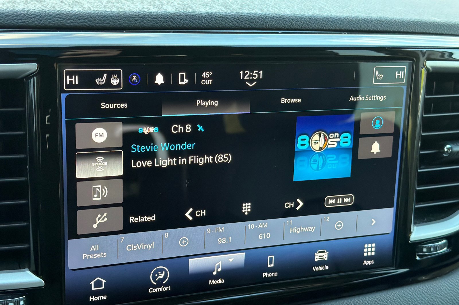 Used 2024 Chrysler Pacifica Touring-L image 18