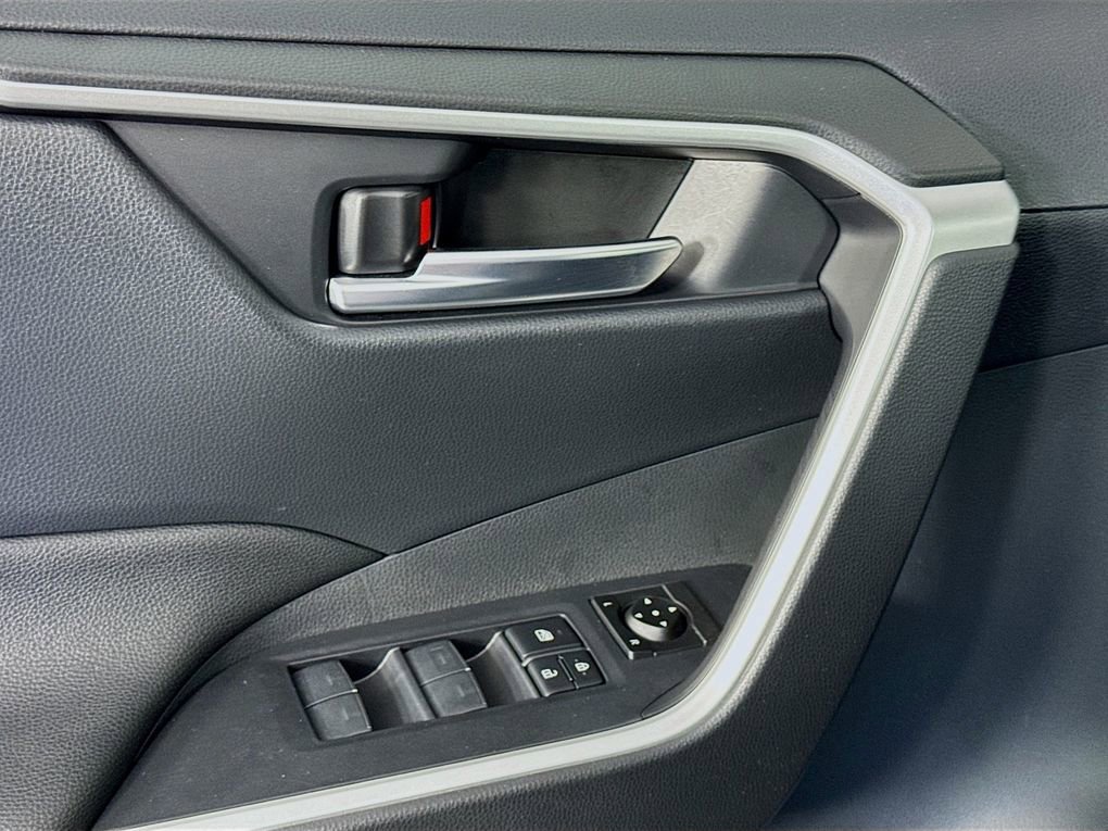 Used 2024 Toyota RAV4 SE w/ Weather & Moonroof Package image 23