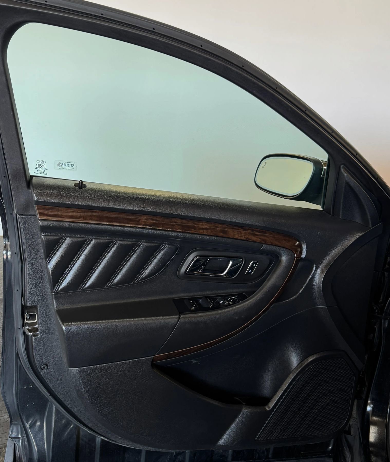 Used 2013 Ford Taurus Limited image 11