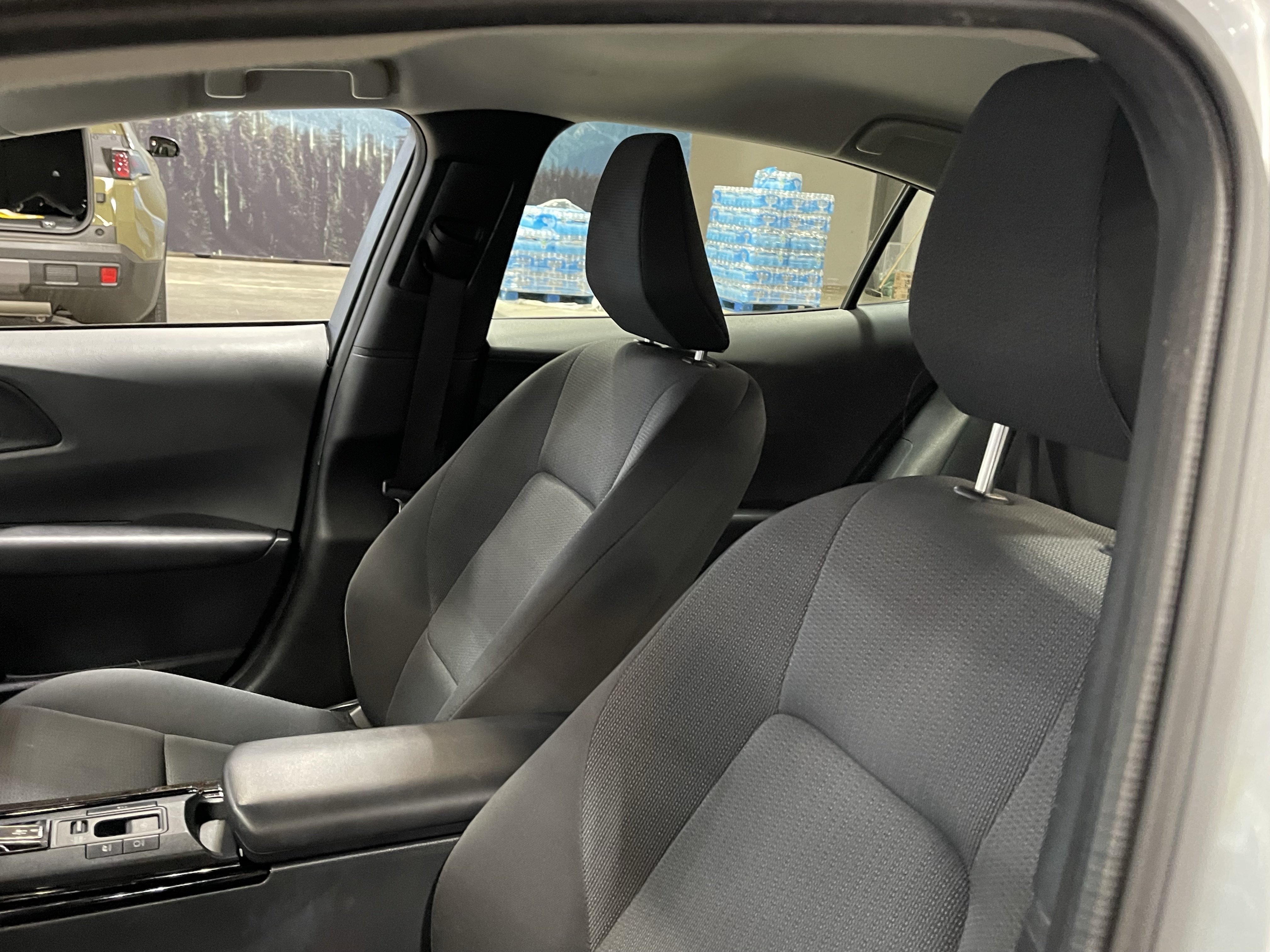 Used 2025 Toyota Prius LE FWD image 18
