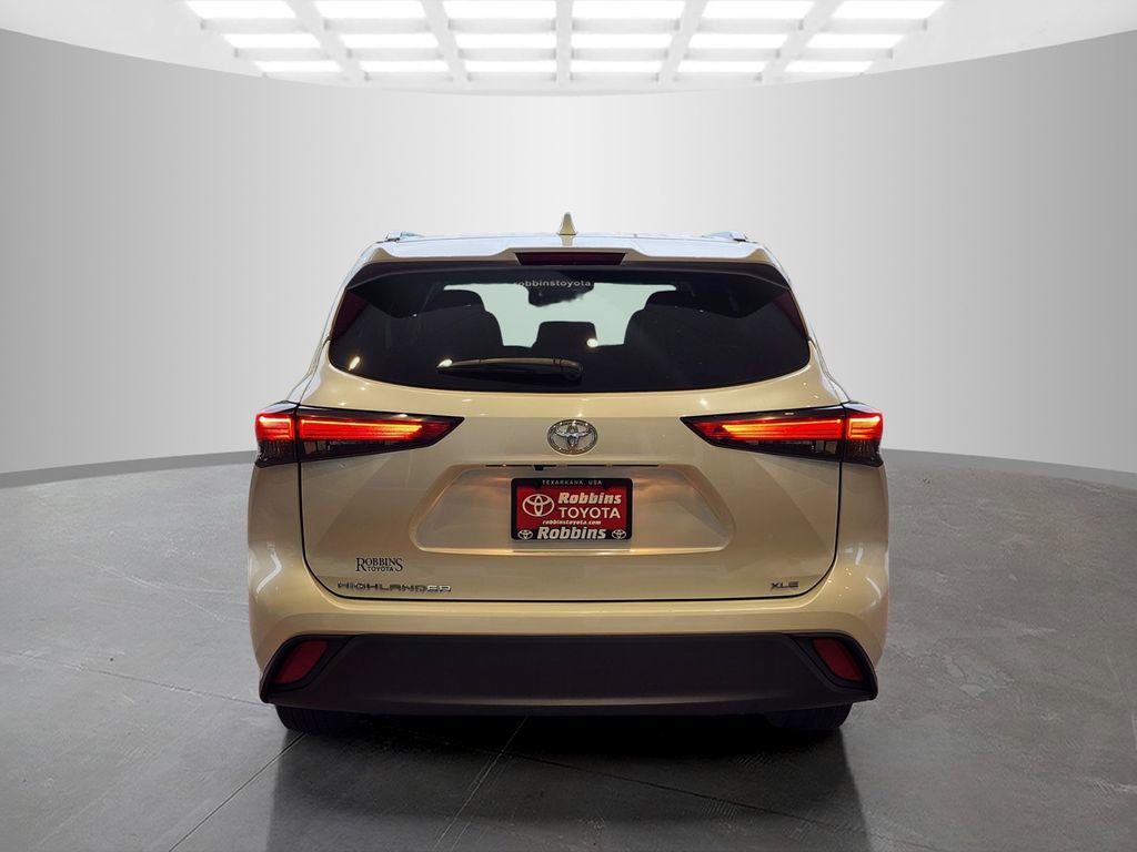 Used 2023 Toyota Highlander XLE FWD image 6