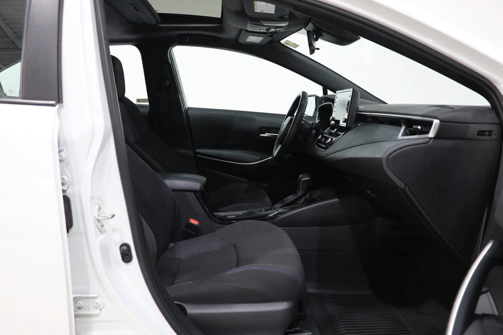 Used 2022 Toyota Corolla SE w/ SE Premium Package FWD image 31