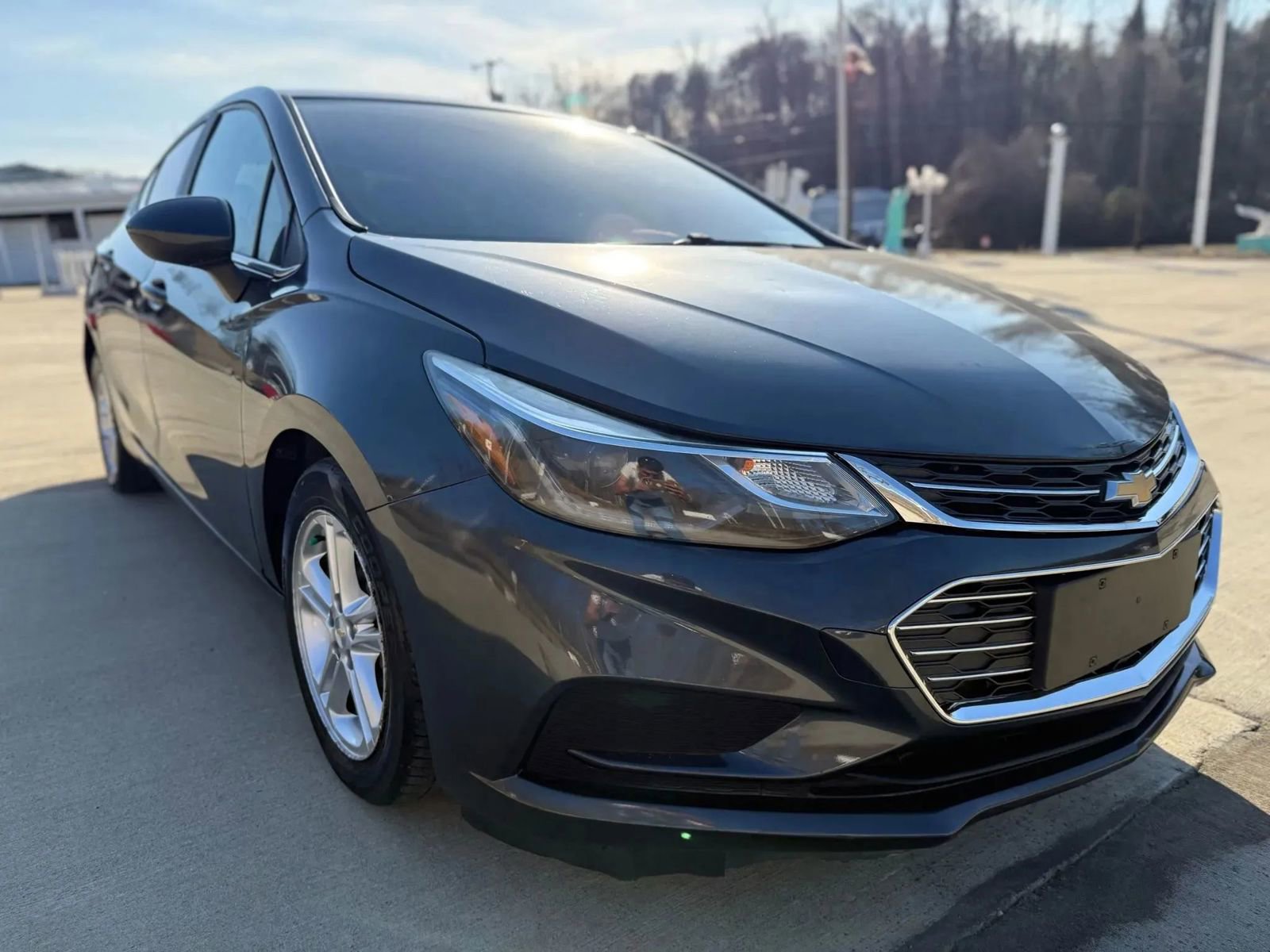Used 2017 Chevrolet Cruze LT image 3