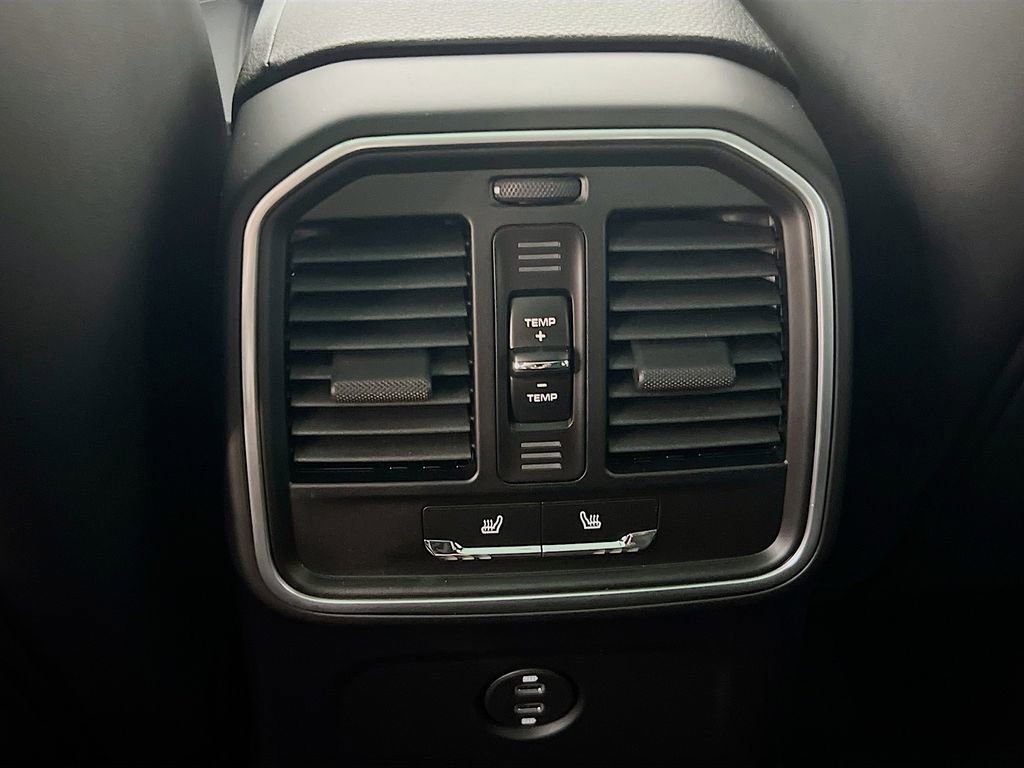Certified 2026 Porsche Macan AWD/4WD image 27