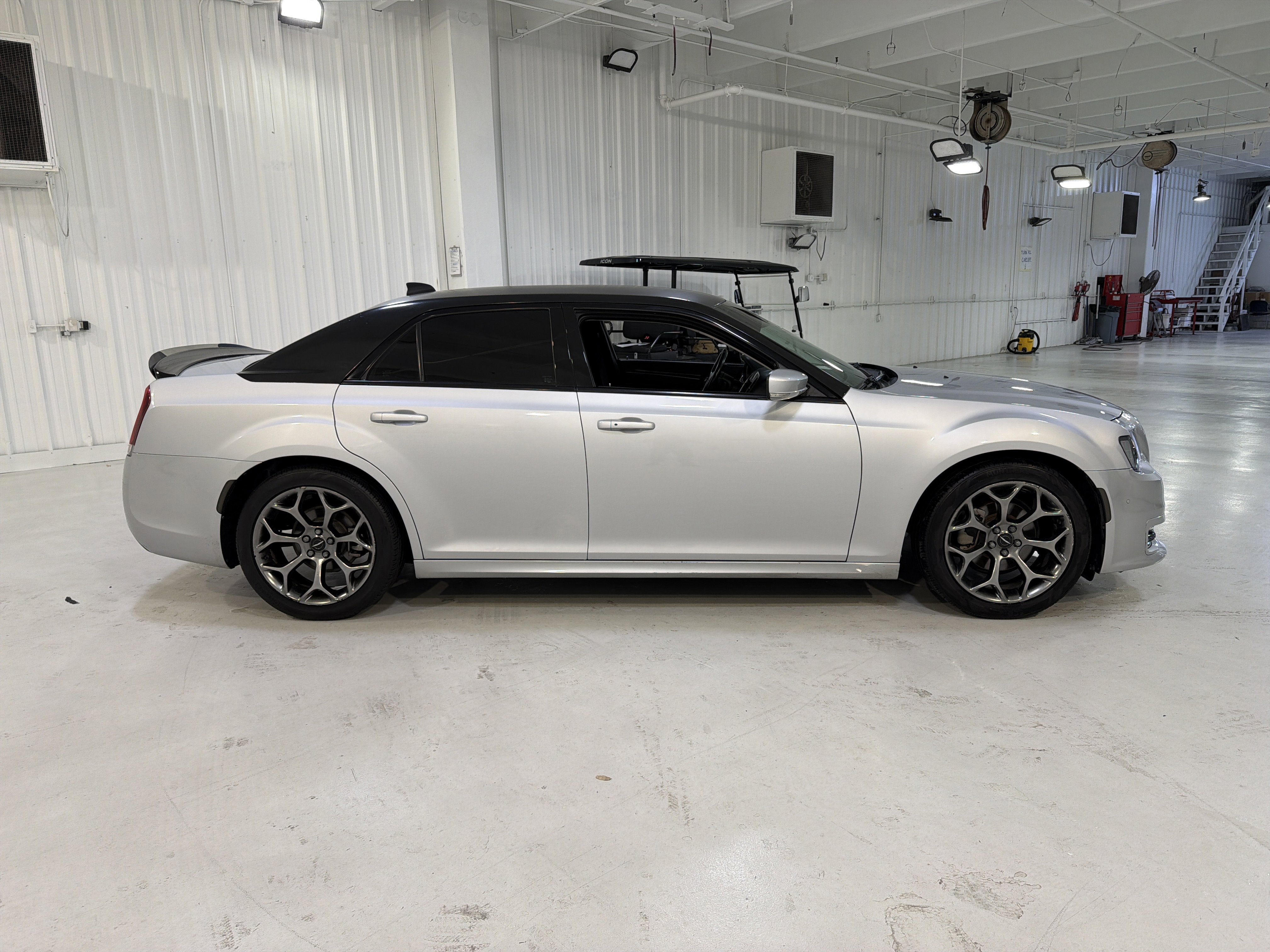 Used 2021 Chrysler 300 Touring L image 6