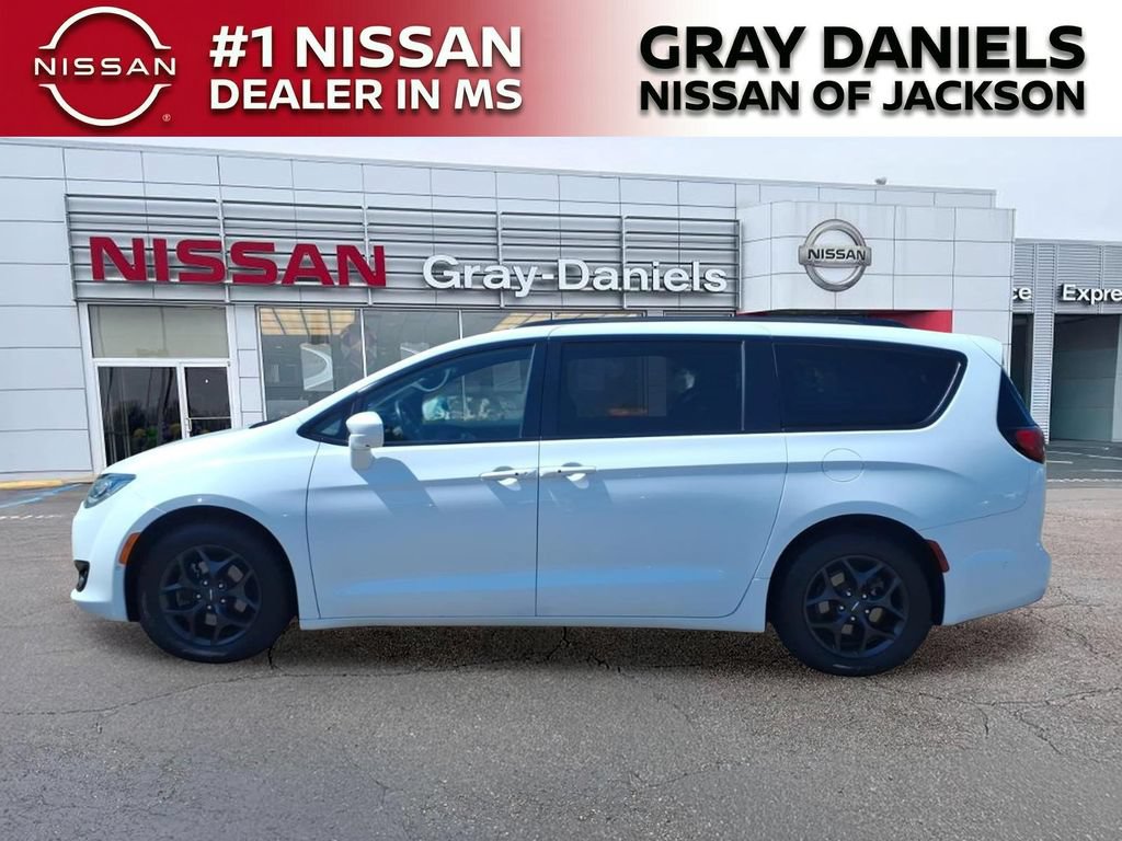 Used 2020 Chrysler Pacifica Touring-L Plus FWD image 4