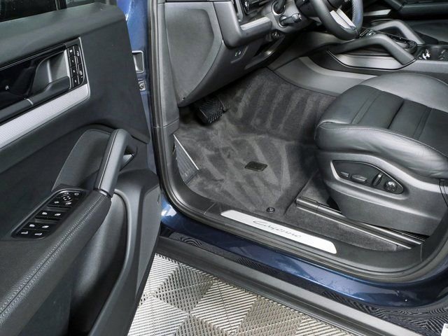 Certified 2024 Porsche Cayenne Coupe AWD/4WD image 8