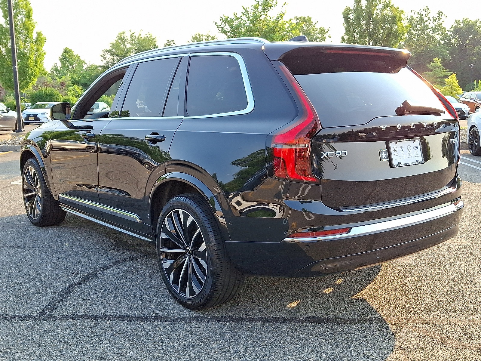 Used 2025 Volvo XC90 T8 Plus AWD/4WD image 4