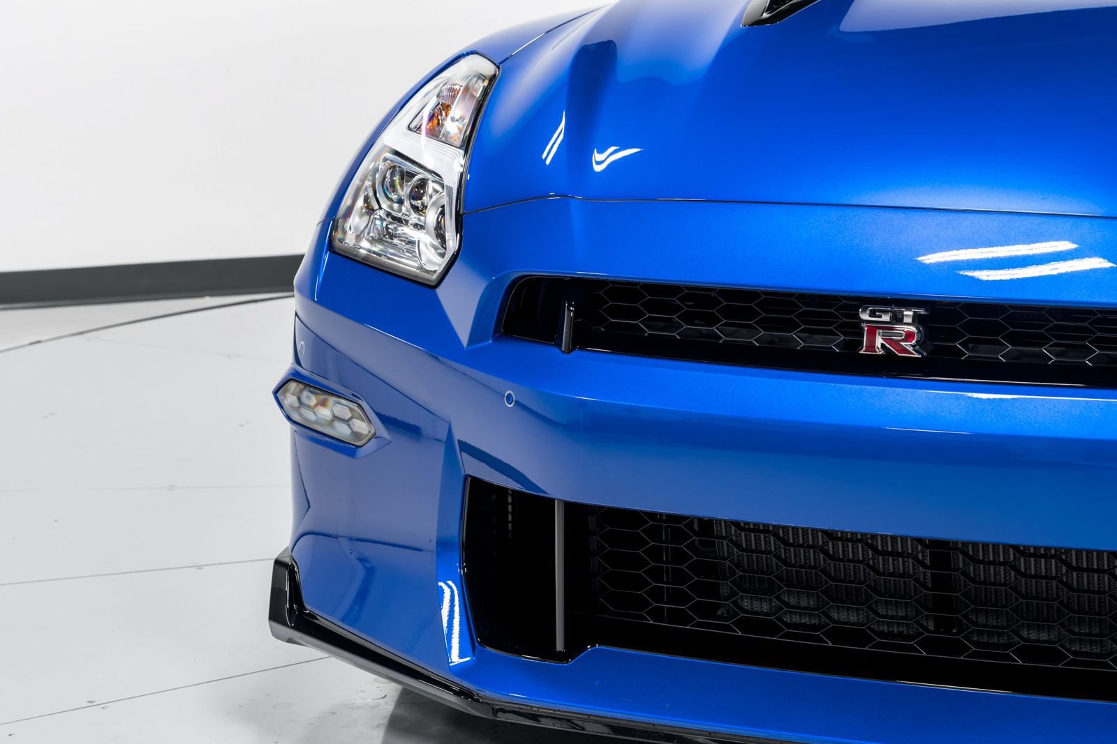 Used 2024 Nissan GT-R w/ Floor Mat Package AWD/4WD image 36