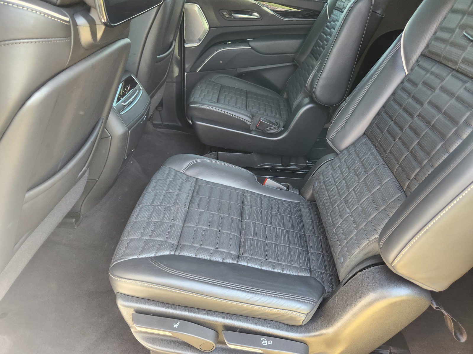 Certified 2023 Cadillac Escalade ESV V AWD/4WD image 14