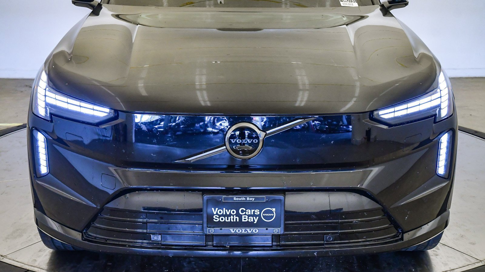 New 2025 Volvo EX90 Plus w/ Protection Package Premier image 8