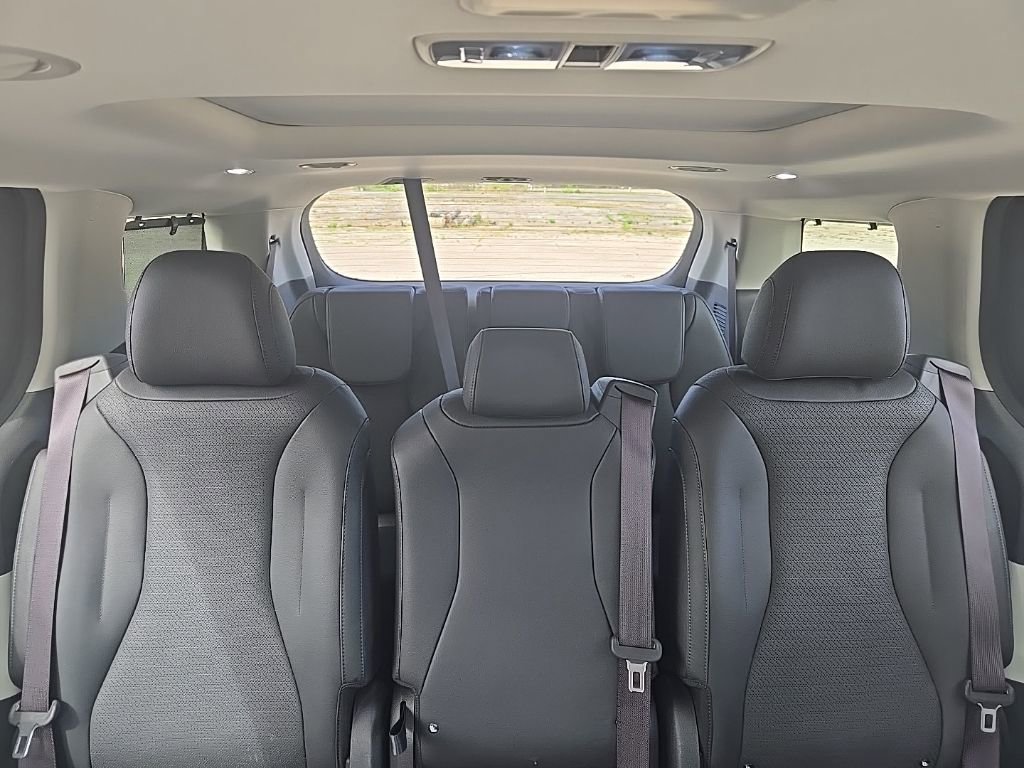 Used 2024 Kia Carnival SX Prestige image 23
