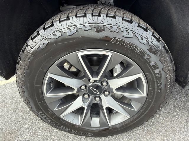 Used 2024 Chevrolet Tahoe Z71 w/ Luxury Package AWD/4WD image 11