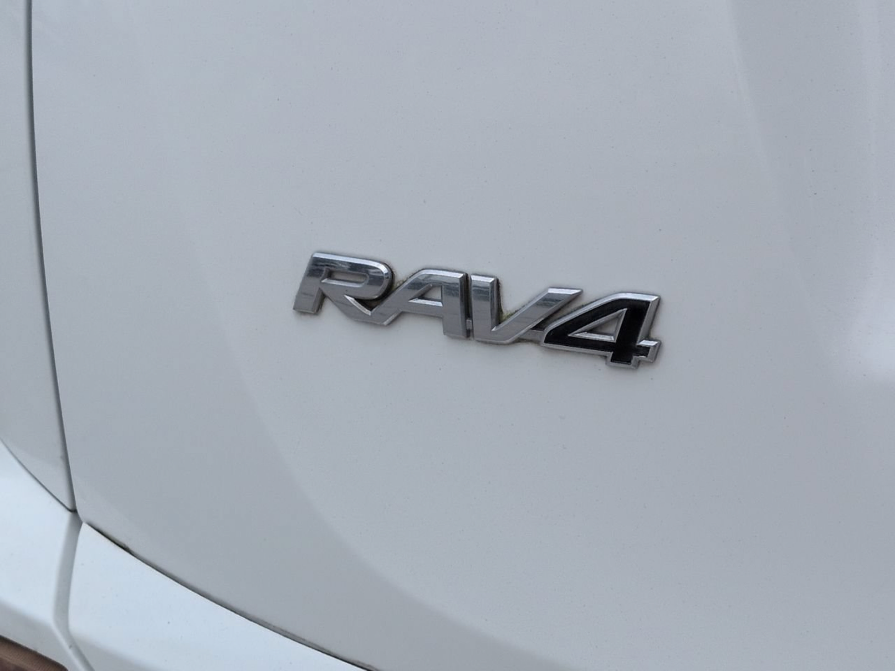 Used 2017 Toyota RAV4 LE FWD image 16