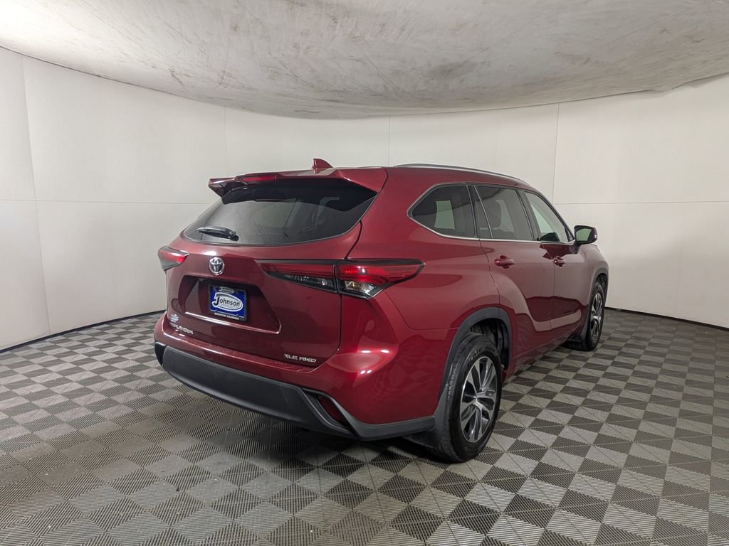 Used 2021 Toyota Highlander XLE image 7