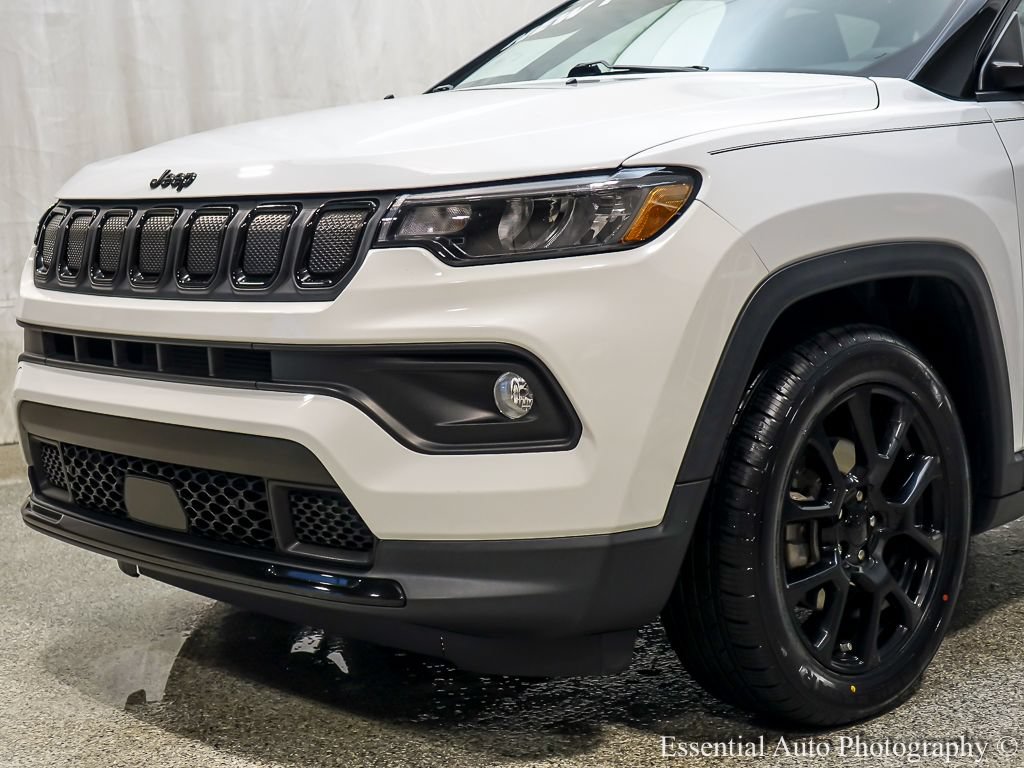 Used 2022 Jeep Compass Latitude FWD image 3
