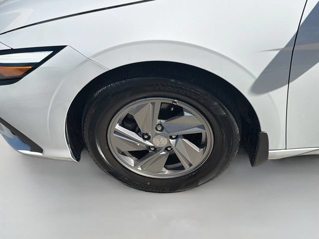 Certified 2024 Hyundai Elantra SE FWD image 29