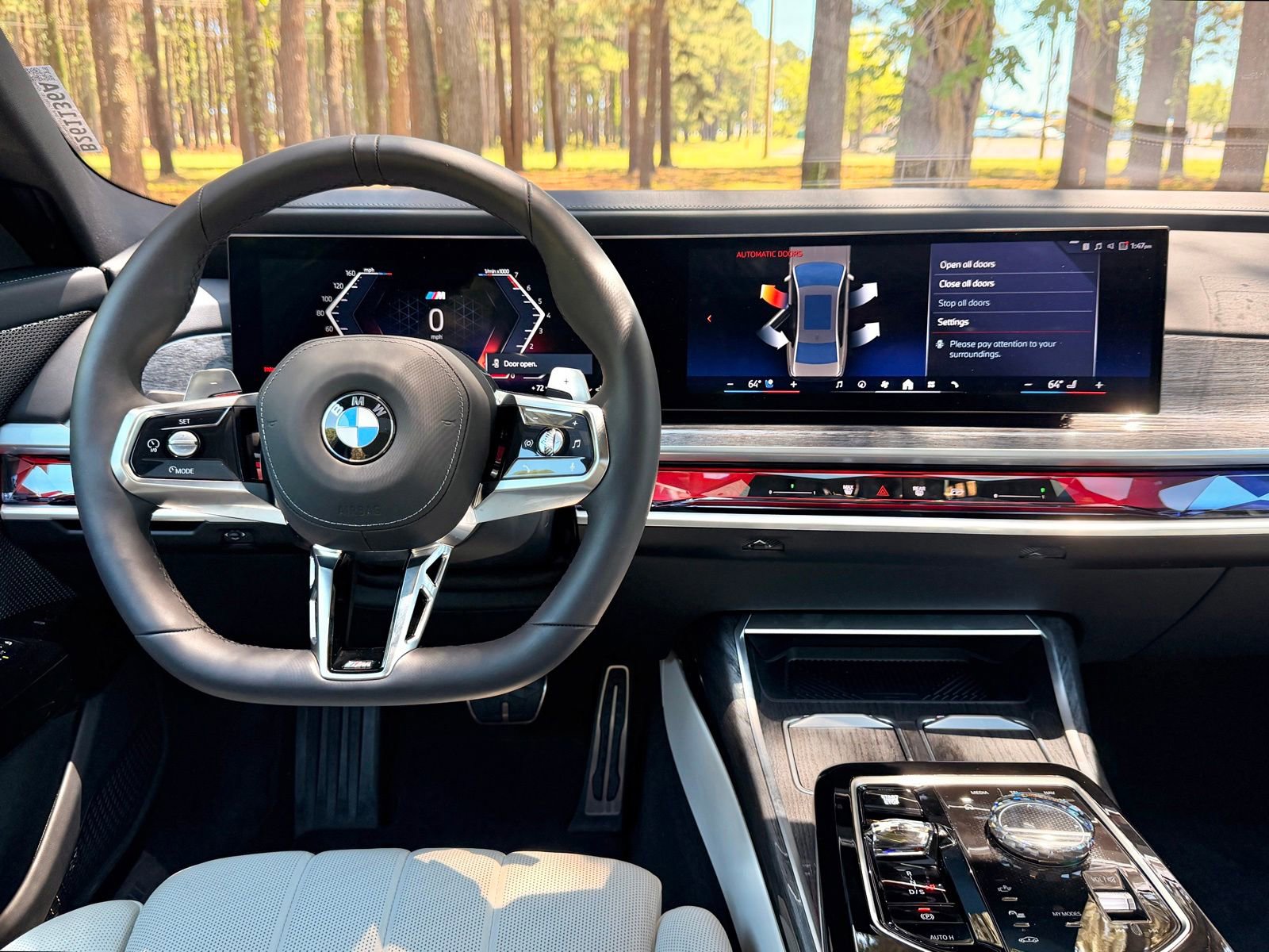 Certified 2025 BMW 760i xDrive w/ Executive Package AWD/4WD image 3
