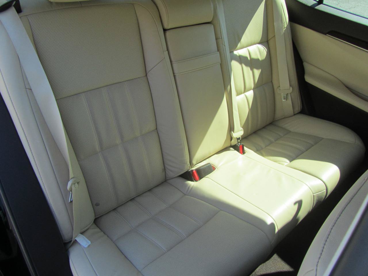 Used 2016 Lexus ES 350 w/ Luxury Pkg & Navigation w/ Luxury Package w/Wood Trim FWD image 24