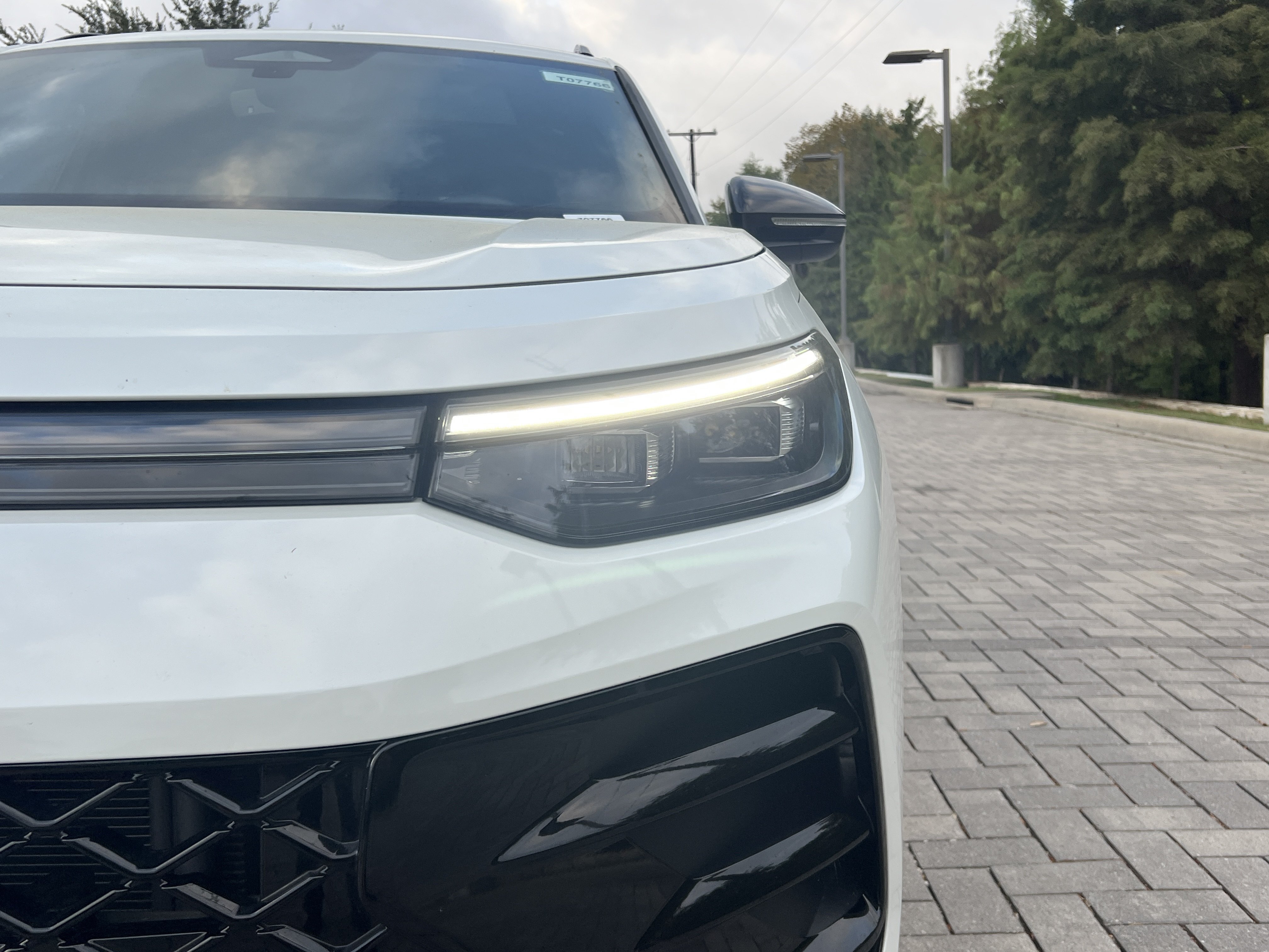 Certified 2026 Volkswagen Tiguan SE R-Line FWD image 5