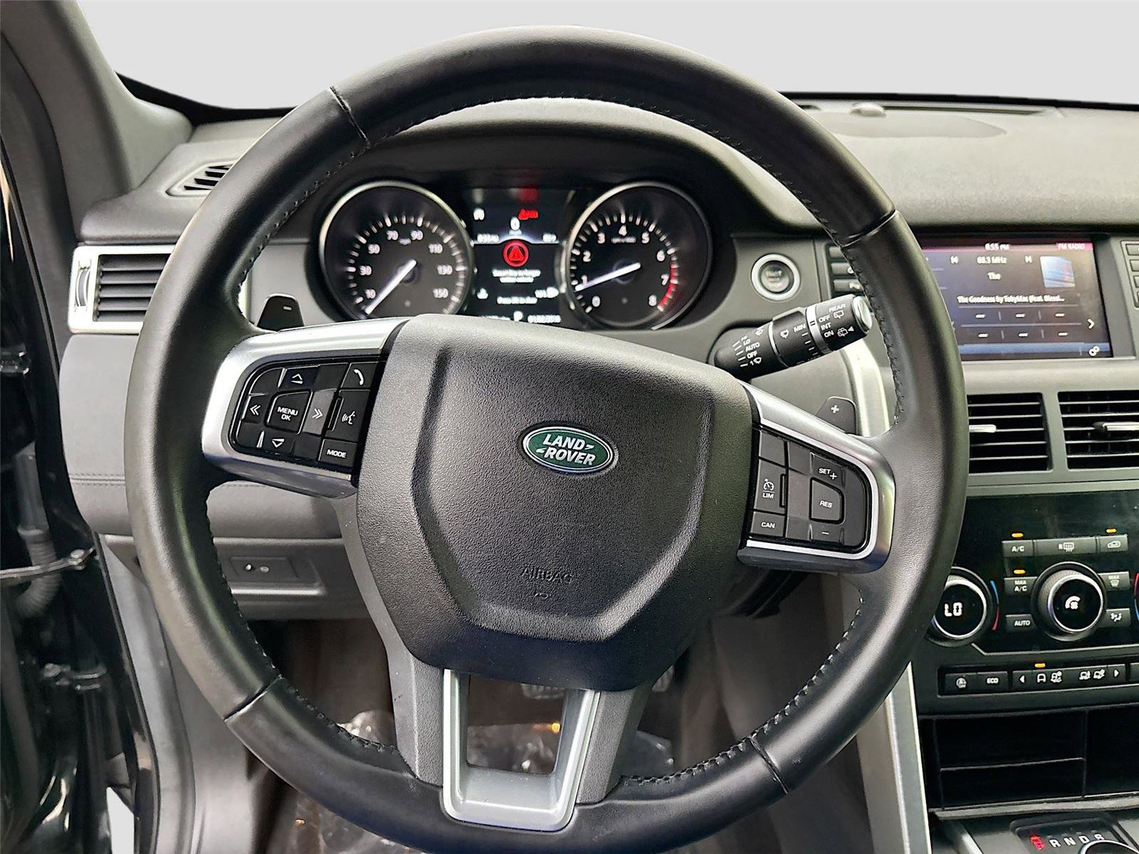 Used 2018 Land Rover Discovery Sport SE AWD/4WD image 11
