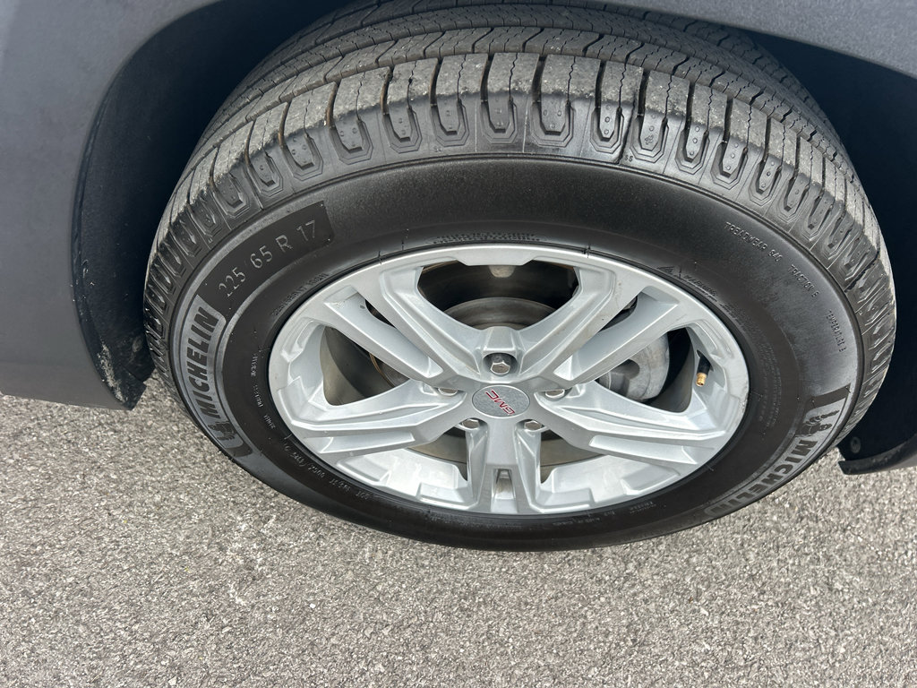 Used 2023 GMC Terrain SLE image 12