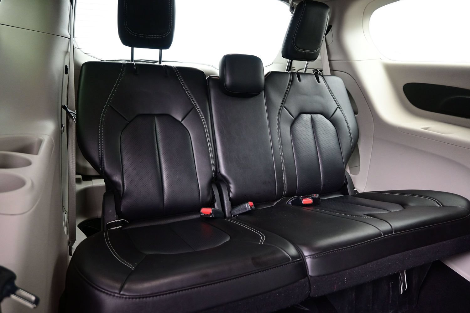 Used 2023 Chrysler Pacifica Touring-L FWD image 20