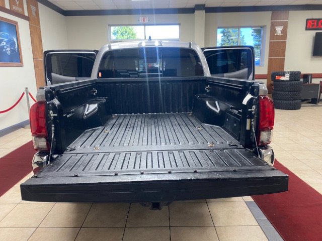 Used 2020 Toyota Tacoma SR5 RWD image 16