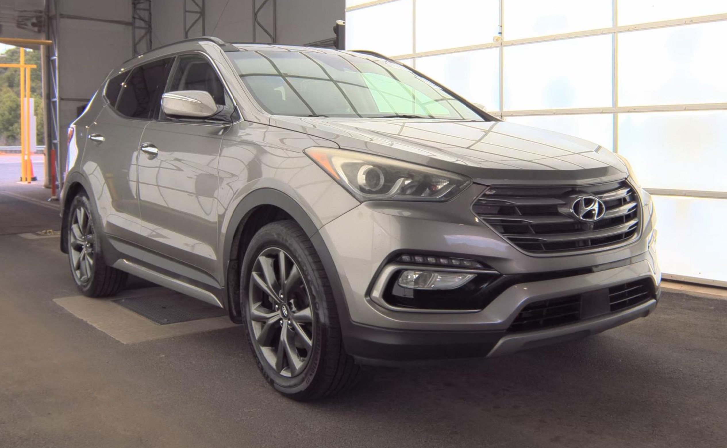 Used 2017 Hyundai Santa Fe Sport w/ 2.0T Ultimate Tech Package 05 FWD image 3