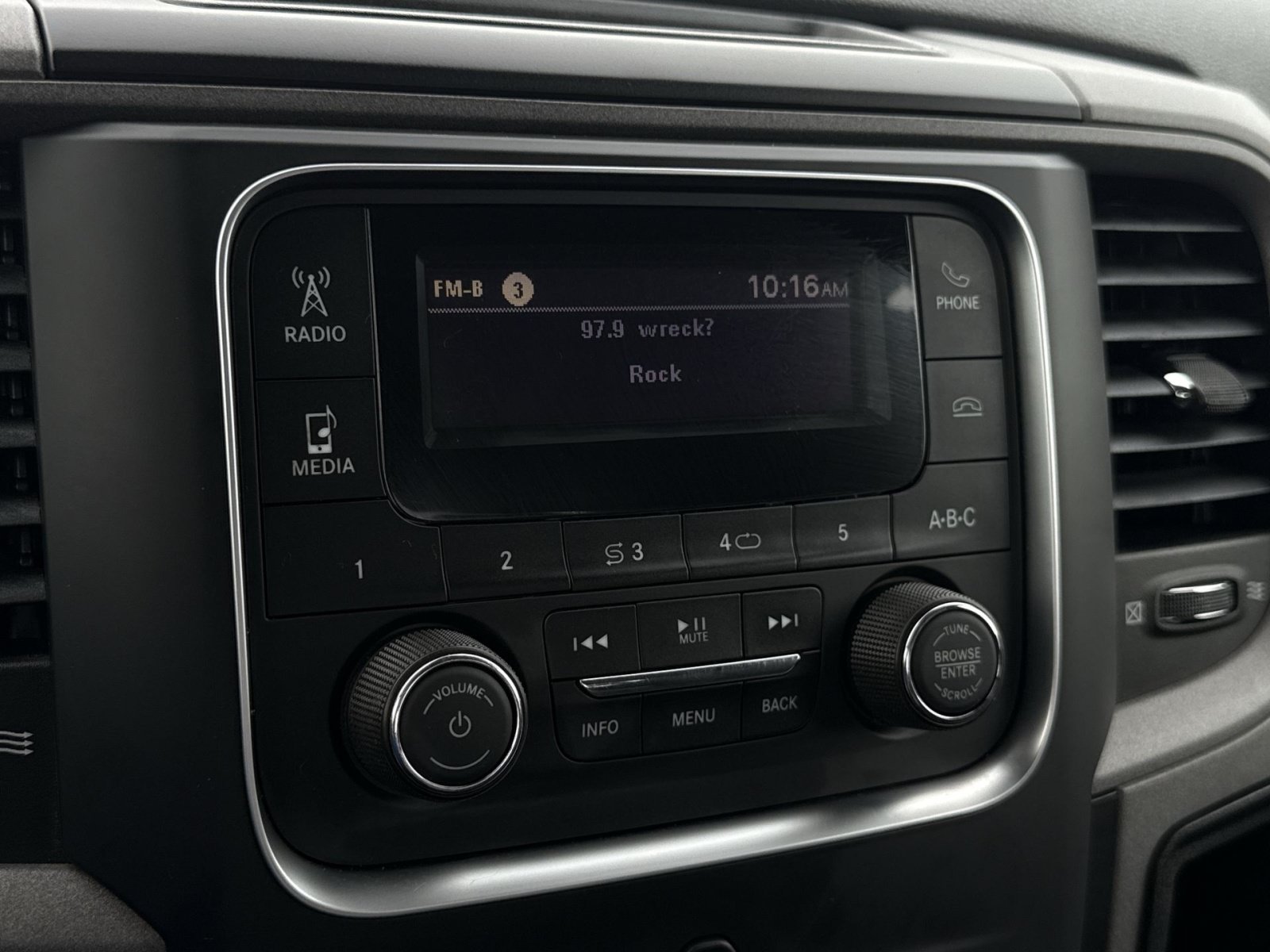 Used 2019 RAM 1500 Express AWD/4WD image 18